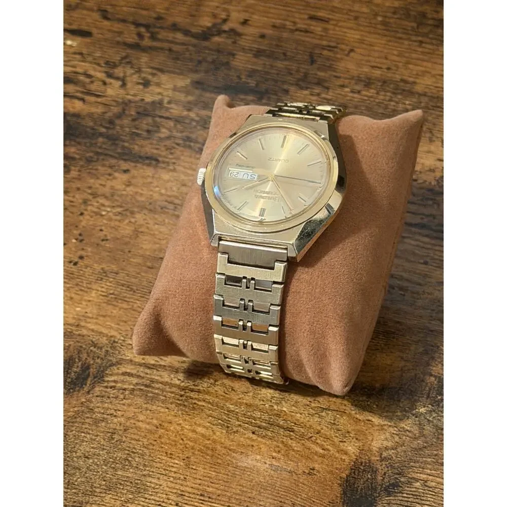 Vintage Bulova Accutron Quartz Dual-Day Gold Tone Watch Day Date Bracelet